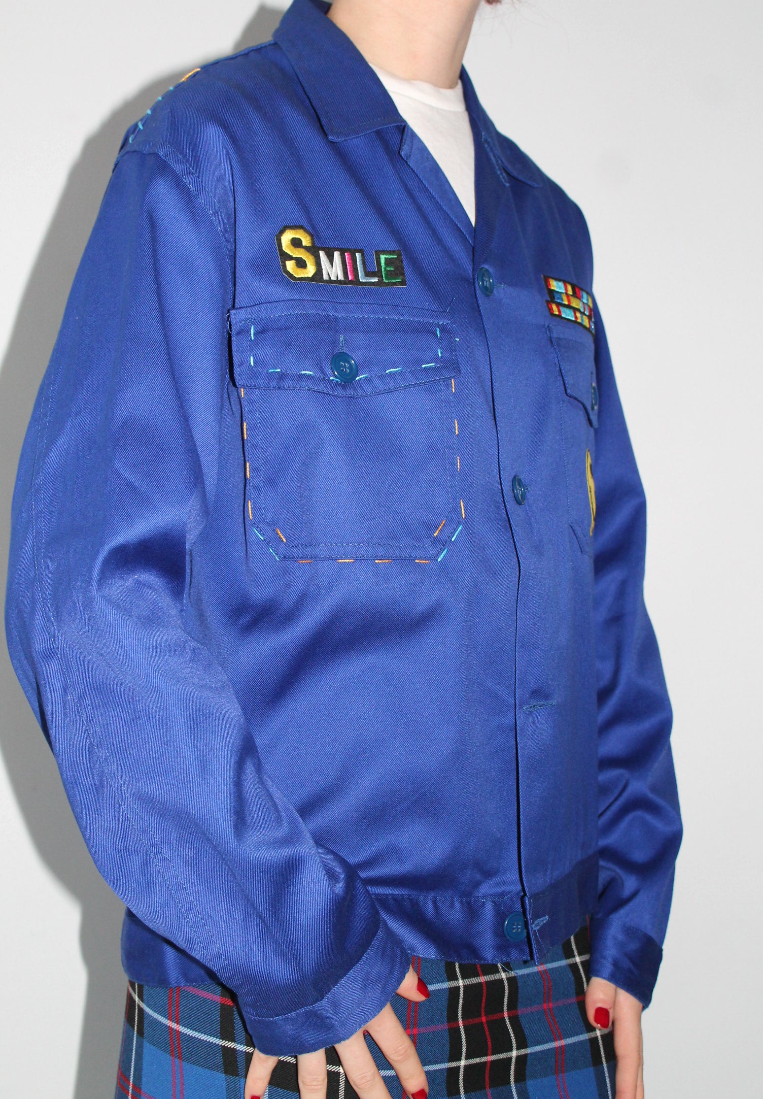 Smiley femme bleu de travail